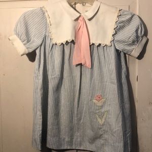 Girls dress with collar